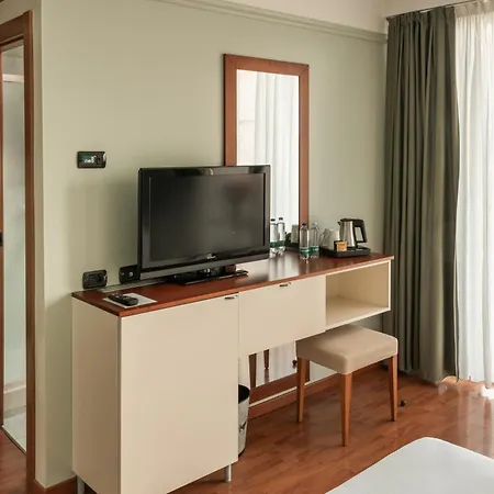 Best Western Hotel Leonardo Da Vinci Erba Exterior photo
